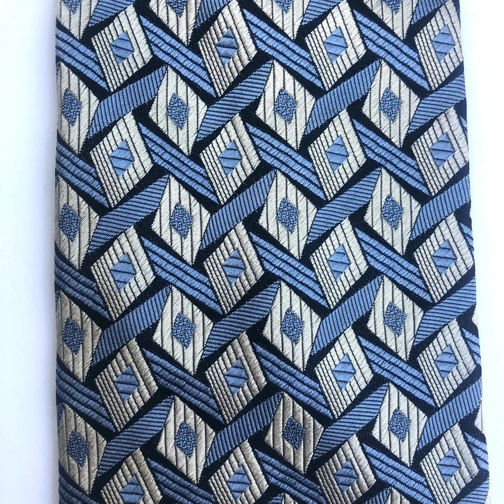 Barney’s blue geometric tie